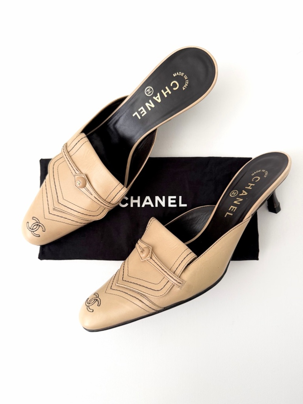 CHANEL | Vintage Y2K CC Logo Kitten‎ Heel Mules Slides Beige Leather EU 39.5